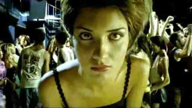 Tuba Büyüküstün, Kenan Doğulu’nun klibinde rol almış